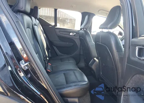 2020 Volvo Xc40 T4 Momentum z USA, uszkodzony, nr VIN YV4AC2HK0L2331213